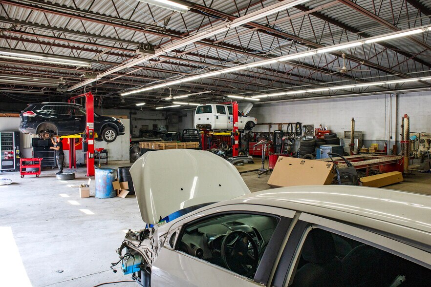 More Photos Of 325 1st St, Toledo Office For Sale