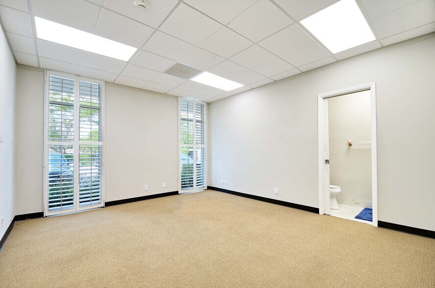 More Photos Of 3411 Tamiami Trl N, Naples Office For Sale