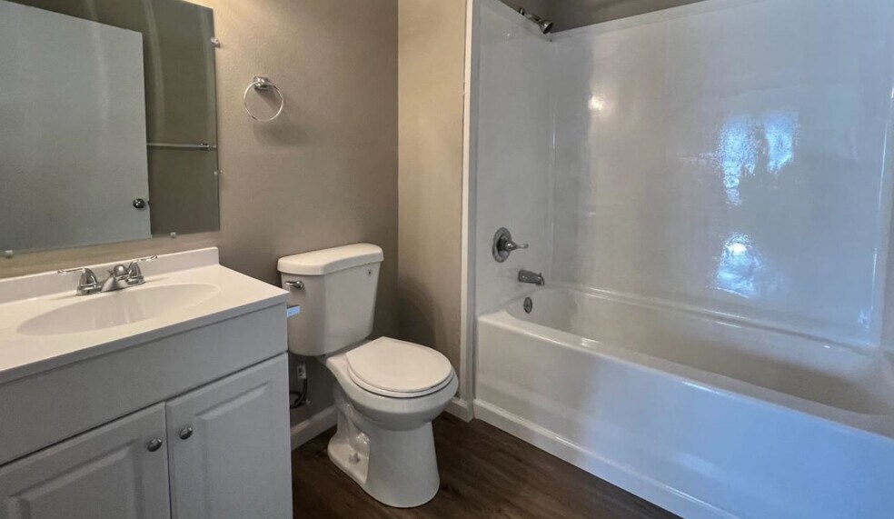 More Photos Of 409 E Woodward St, Vienna Apartments For Sale