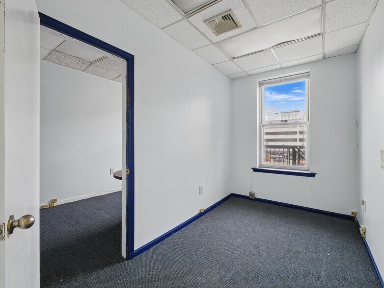 More Photos Of 16 Green St, Newark Office For Lease