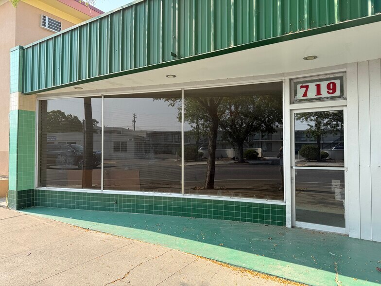 More Photos Of 717 W Lewis St, Pasco Storefront For Sale