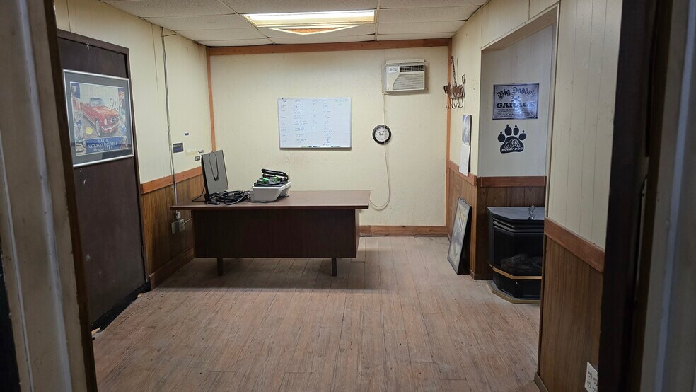 More Photos Of 367 E Washington St, Stephenville Light Manufacturing For Sale