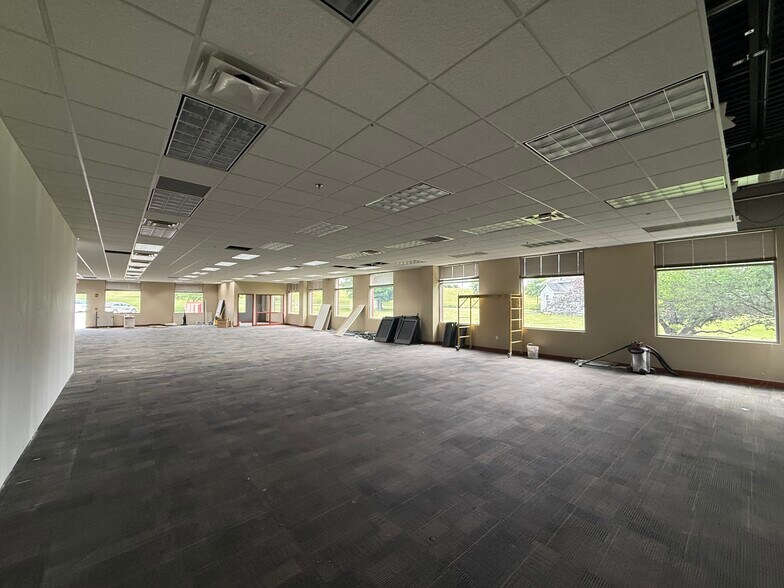 More Photos Of 2303 Jones Blvd, Coralville Office For Lease