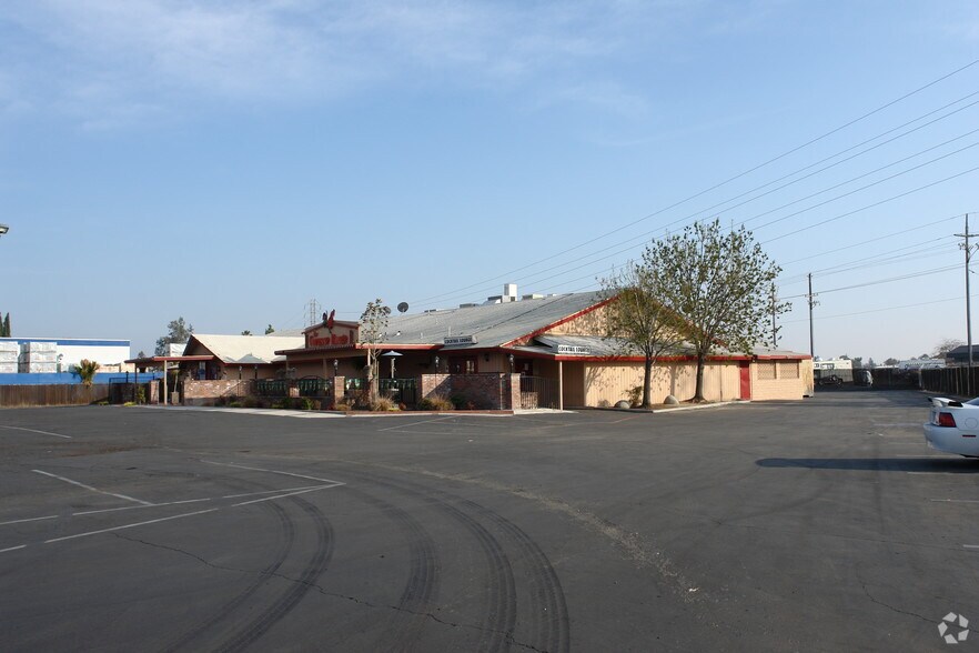 More Photos Of 4647 White Ln, Bakersfield Restaurant For Lease