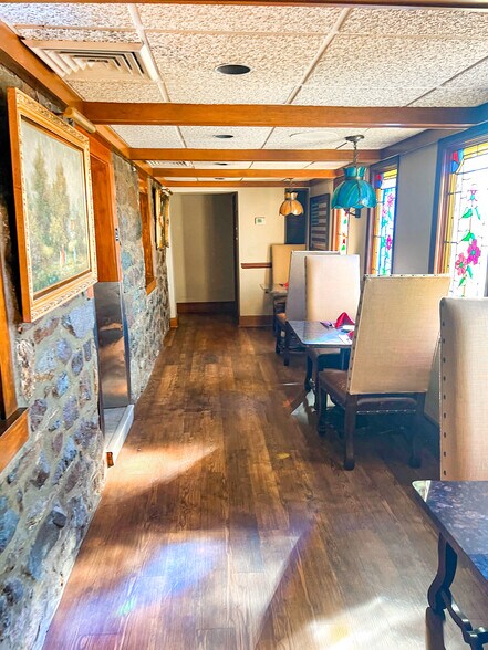 More Photos Of 3207 W West Chester Pike, Newtown Square Restaurant For Lease