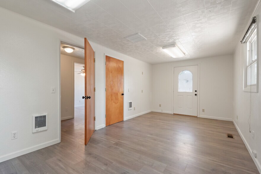 More Photos Of 1660 River Rd, Eugene Office For Lease