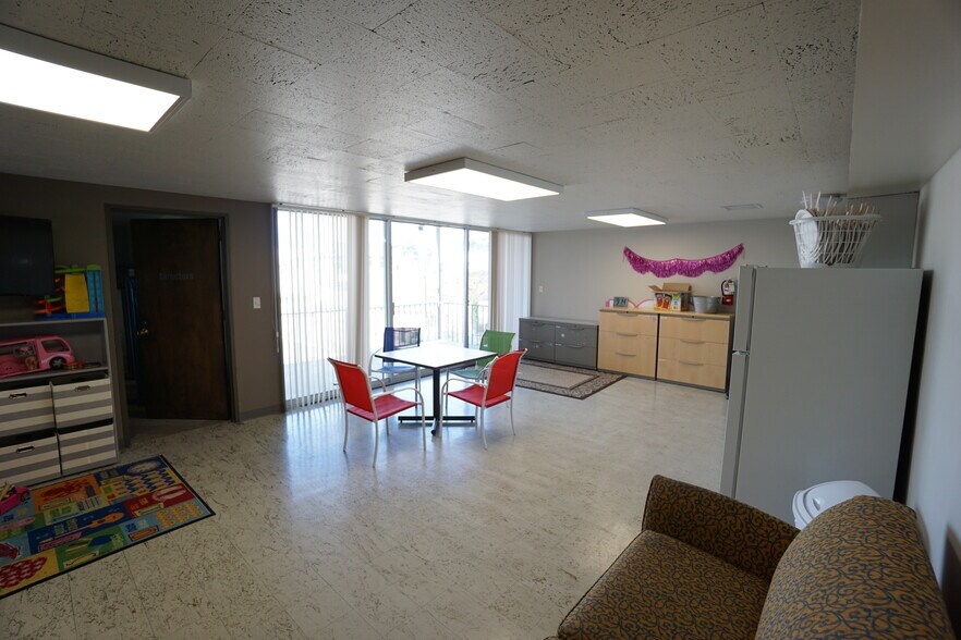 More Photos Of 401 S 7th St, Sunnyside Bank For Sale