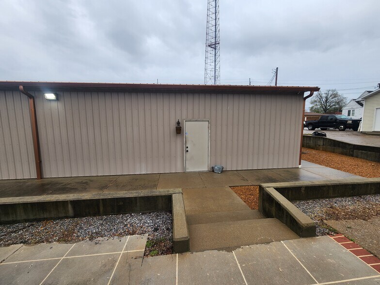 More Photos Of 109 W Poplar St, Harrisburg Specialty For Sale