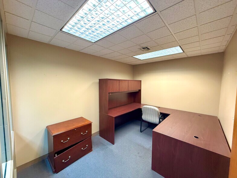 More Photos Of 321 S Blanchard St, Findlay Office For Sale