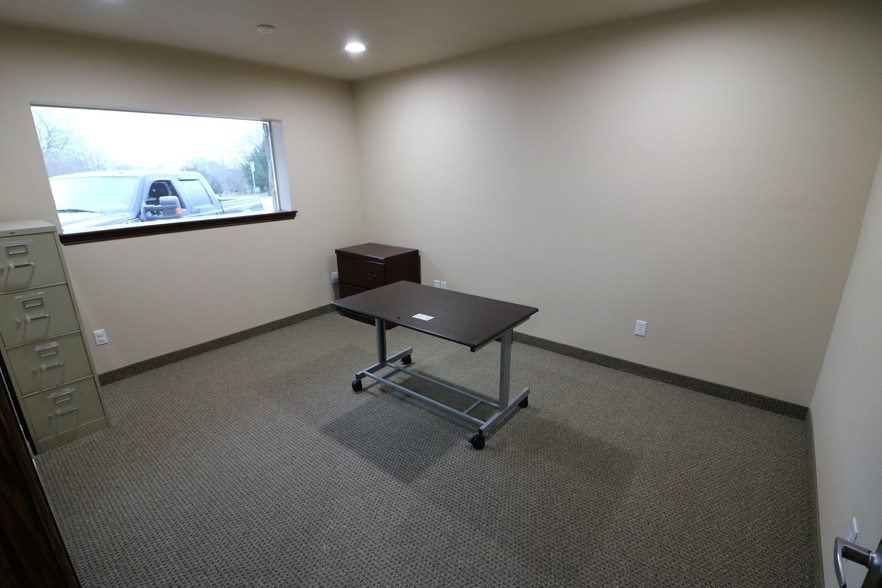 More Photos Of 105 New Hope Rd E, McKinney Freestanding For Lease