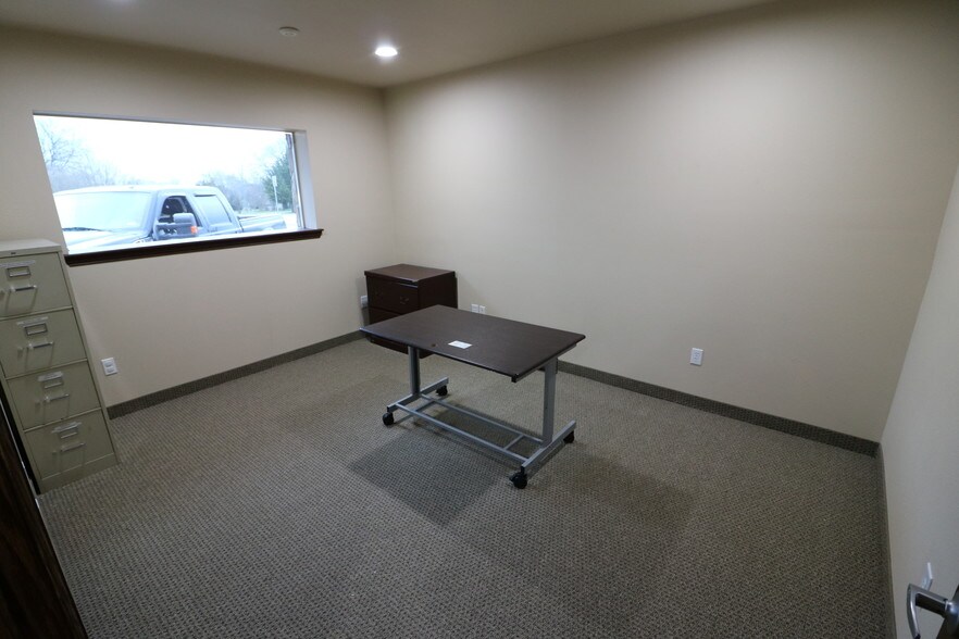 More Photos Of 105 New Hope Rd E, McKinney Freestanding For Lease