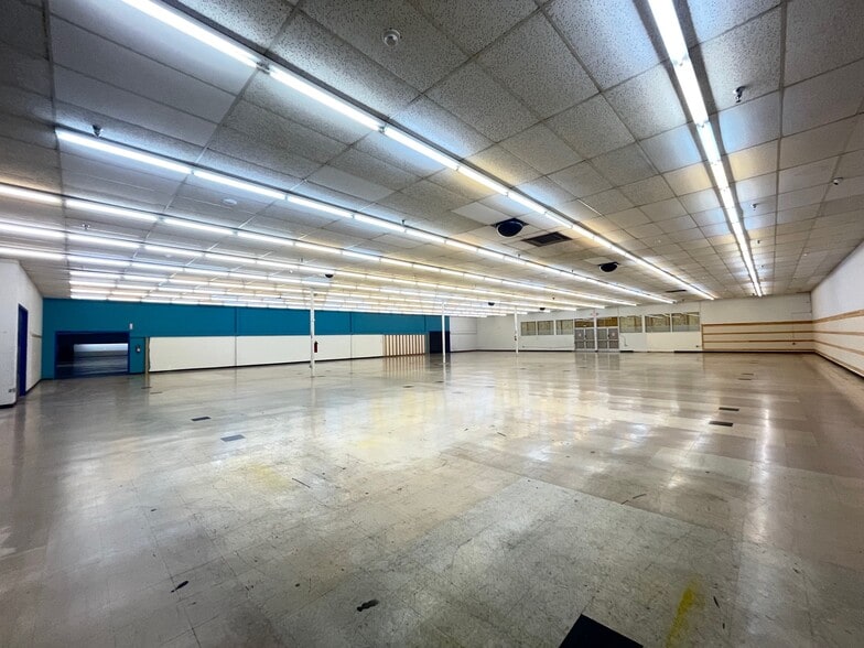 More Photos Of 7663-7667 Broadway, Lemon Grove Supermarket For Sale