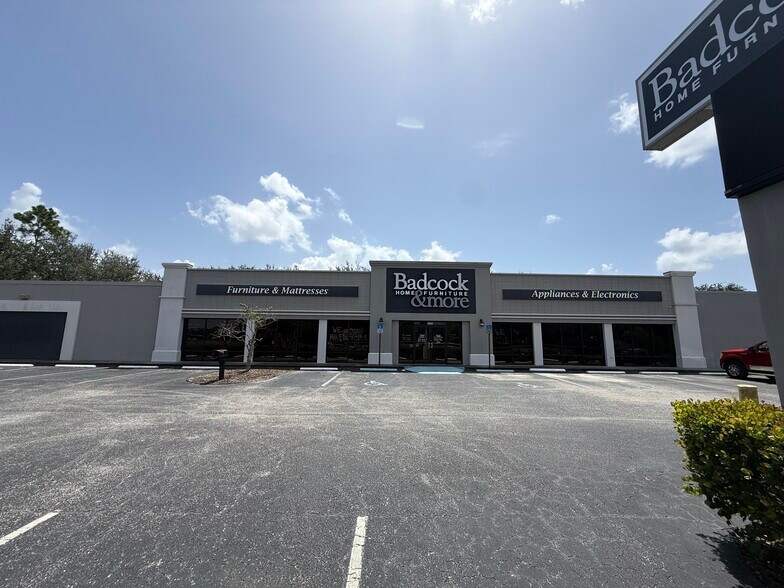 More Photos Of 1700-1750 N Tamiami Trl, North Fort Myers Freestanding For Lease