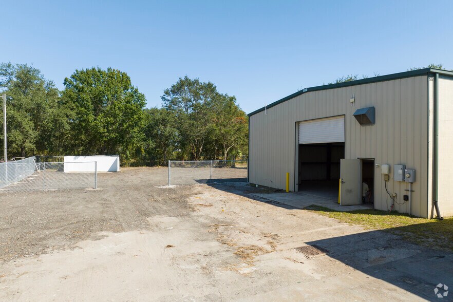 More Photos Of 26611 Wesley Chapel Blvd, Lutz Warehouse For Lease