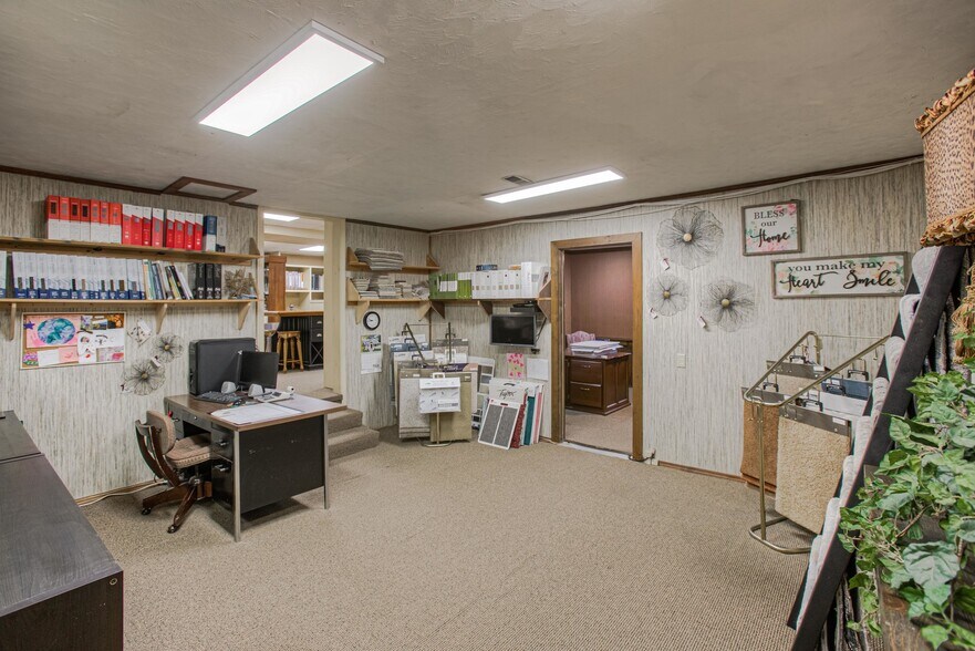 More Photos Of 6204 Arlington Ave, Raytown Office For Sale