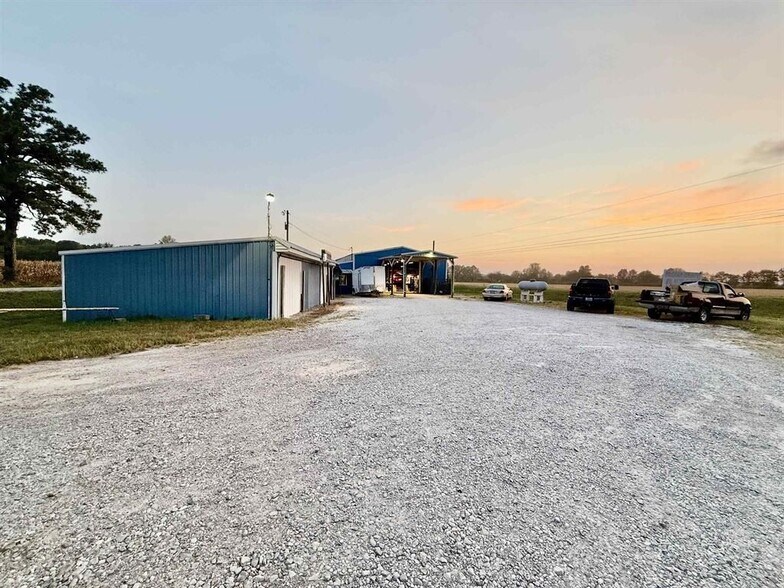 More Photos Of 114 Glenville Loop, Calhoun General Retail For Sale
