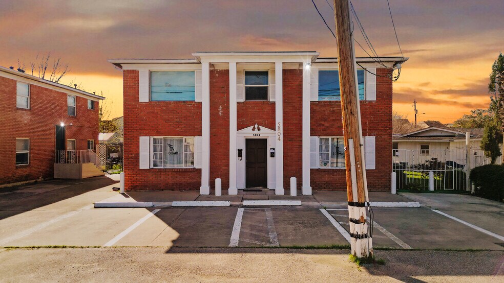 More Photos Of 5804 Newcastle St, Bellaire Office For Lease