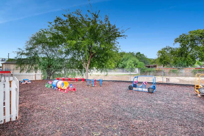 More Photos Of 5310 Interstate Highway 35 S, San Antonio Schools For Sale