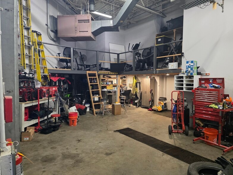 More Photos Of 1710 Douglas Dr N, Golden Valley Business Park For Sale