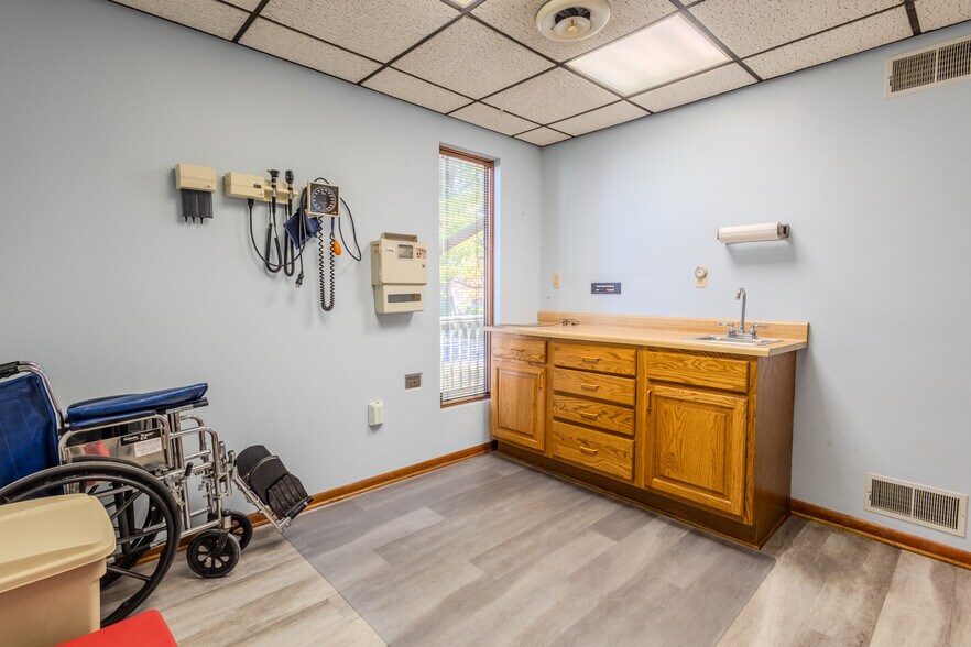 More Photos Of 310 Mulberry St, Scottdale Medical For Lease