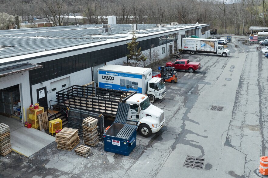 More Photos Of 102 Fairview Park Dr, Elmsford Warehouse For Lease