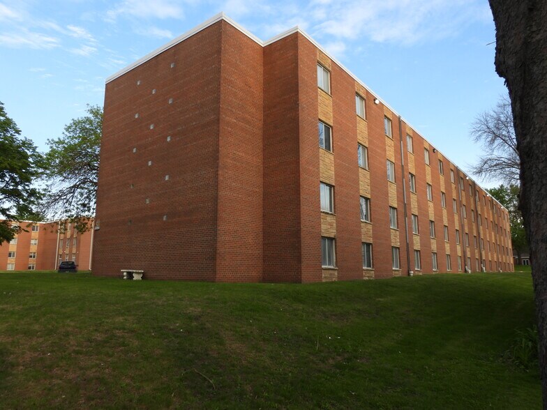 More Photos Of 315 S Grove Ave, Owatonna Schools For Sale