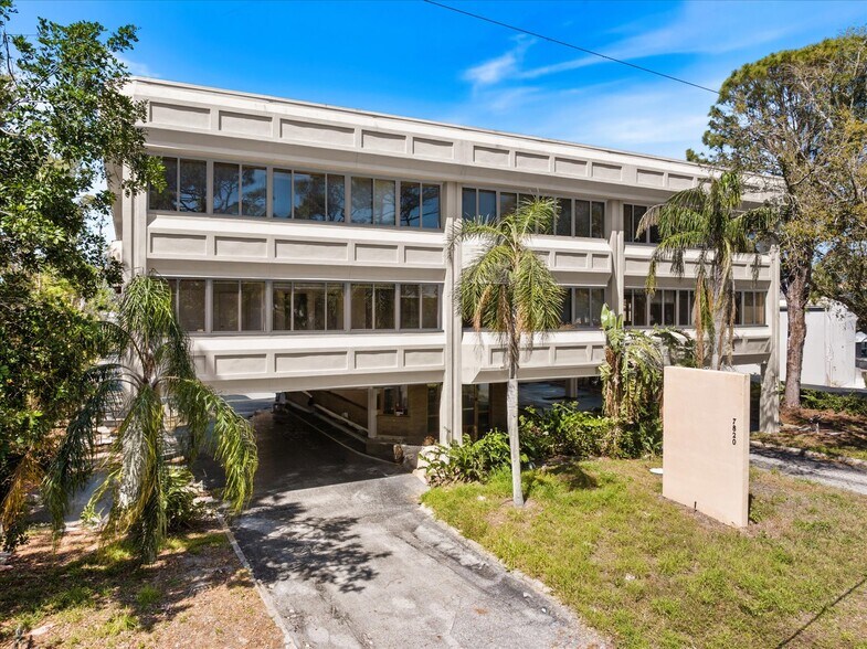 More Photos Of 7820 S Holiday Dr, Sarasota Office For Lease