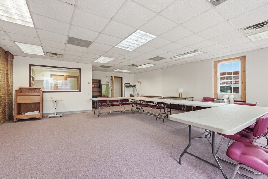 More Photos Of 287-289 High St, Holyoke Storefront For Lease