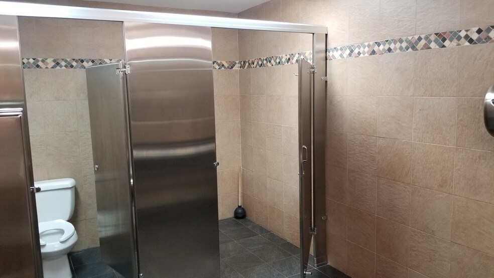 More Photos Of 535 S Broadway, Hicksville Office For Lease