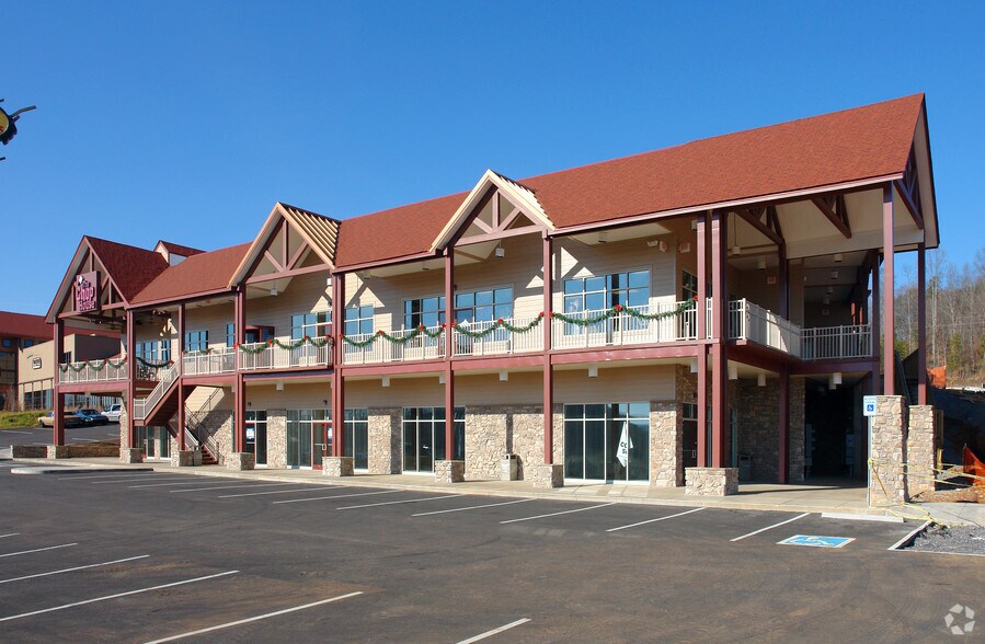 More Photos Of 3609 Outdoor Sportsmans Pl, Kodak General Retail For Lease