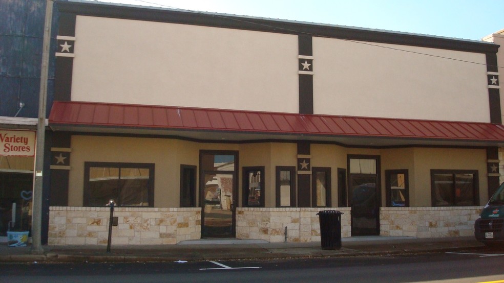 Primary Photo Of 138 Live Oak St, Marlin Storefront Retail Office For Sale