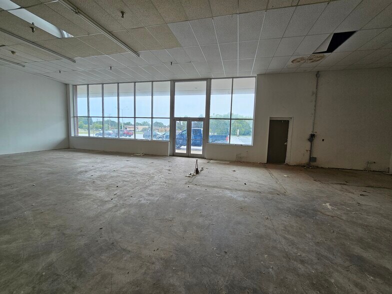 More Photos Of 316-326 West Ave, Albion Town Orleans Unknown For Lease
