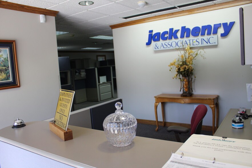 More Photos Of 304 S 20th St, Rogers Office For Sale