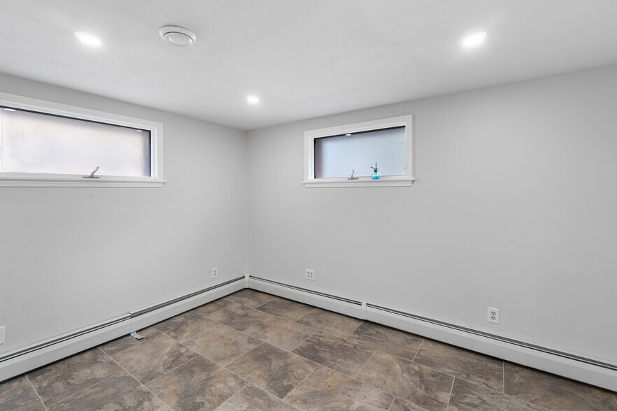 More Photos Of 151 N 2nd St, Fulton Office For Sale