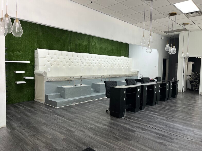 More Photos Of 1080 W Peachtree St NW, Atlanta Apartments For Lease