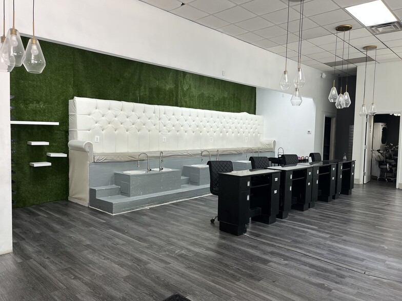 More Photos Of 1080 W Peachtree St NW, Atlanta Apartments For Lease