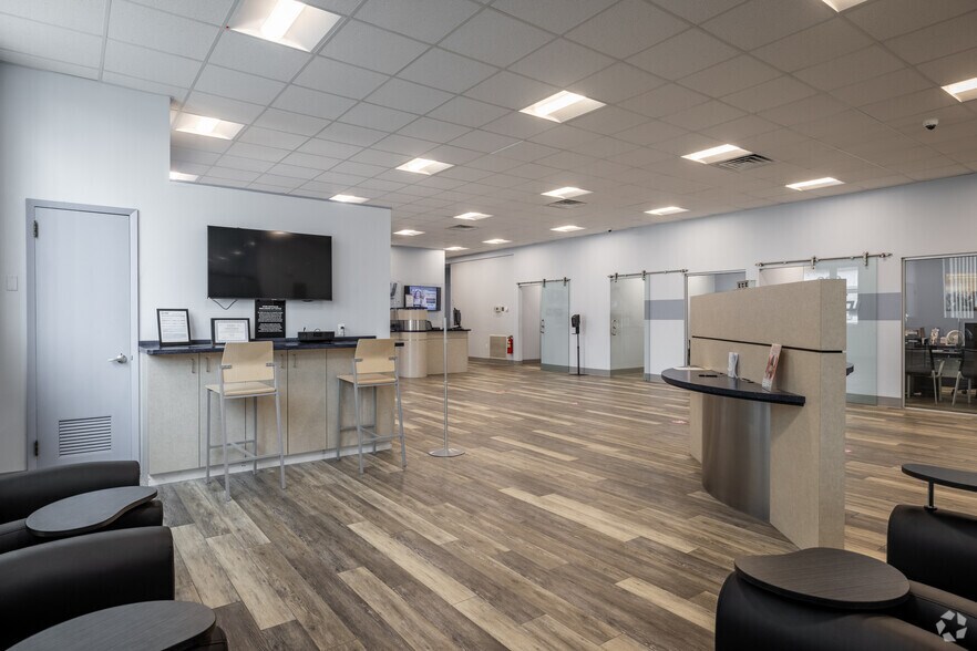 More Photos Of 380 Berry St, Woodbridge Office For Sale