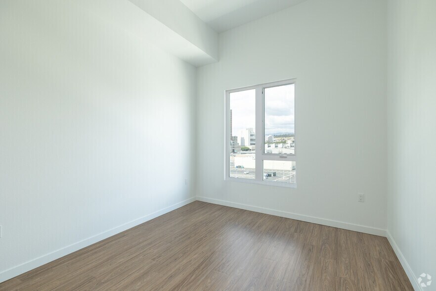 More Photos Of 107 S Hewitt St, Los Angeles Apartments For Lease