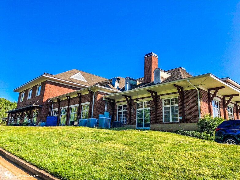More Photos Of 150 Stone St, Villa Rica Office For Sale