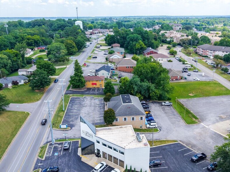 More Photos Of 1750 Memorial Dr, Clarksville Medical For Sale