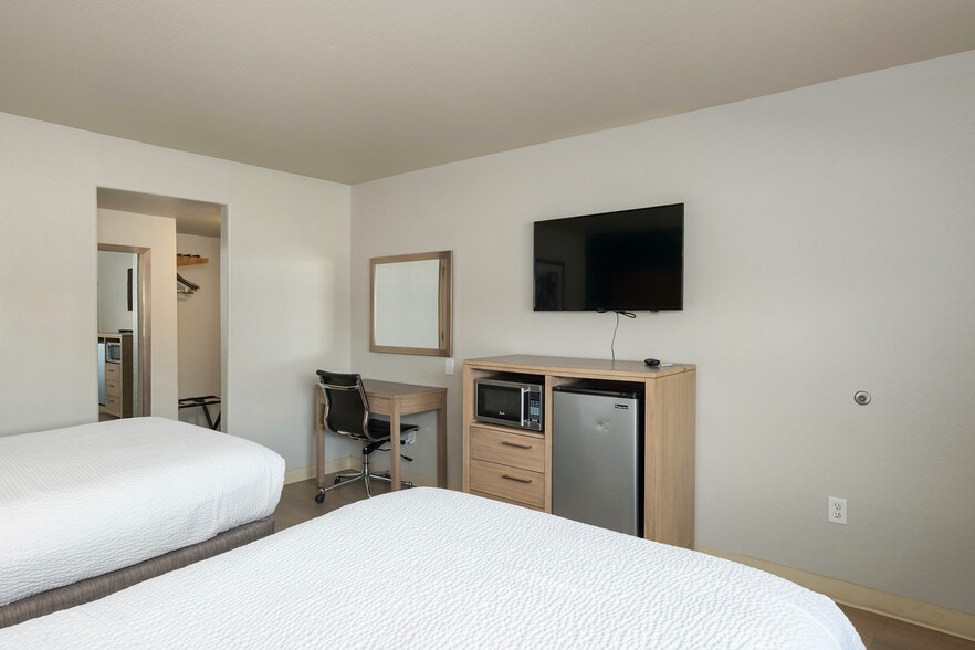 More Photos Of 6090 N Blackstone Ave, Fresno Hotel For Sale