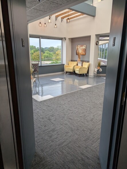 More Photos Of 258 Corporate Dr, Madison Office For Lease