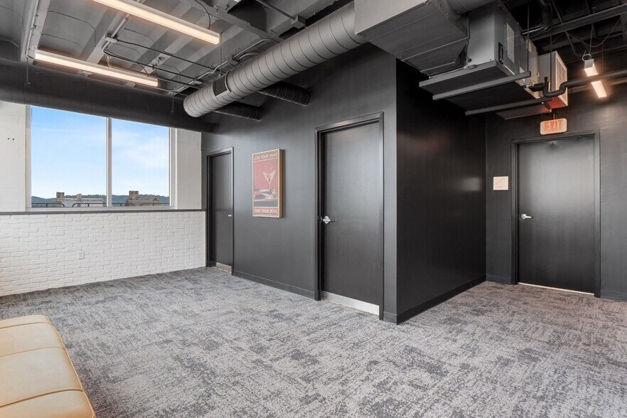 More Photos Of 1100 Market St, Chattanooga Office For Sale