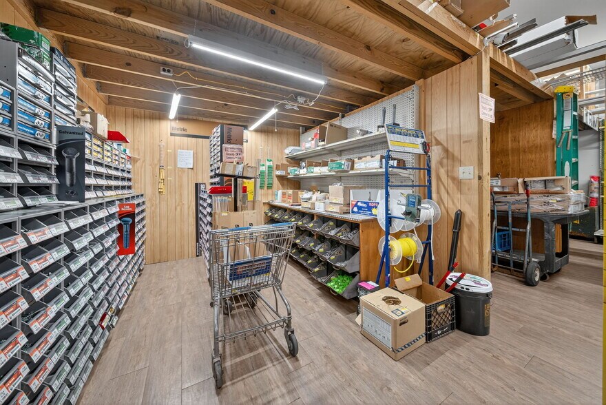 More Photos Of 103 W 2nd St N, Wright City General Retail For Sale