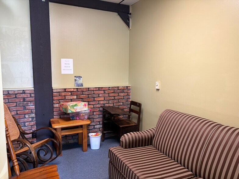 More Photos Of 13-15 S Main St, Oneonta Office For Sale