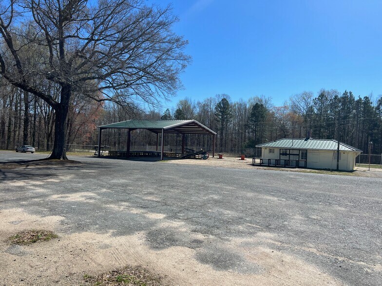 More Photos Of 1625 N US Highway 29, Salisbury Flex For Sale