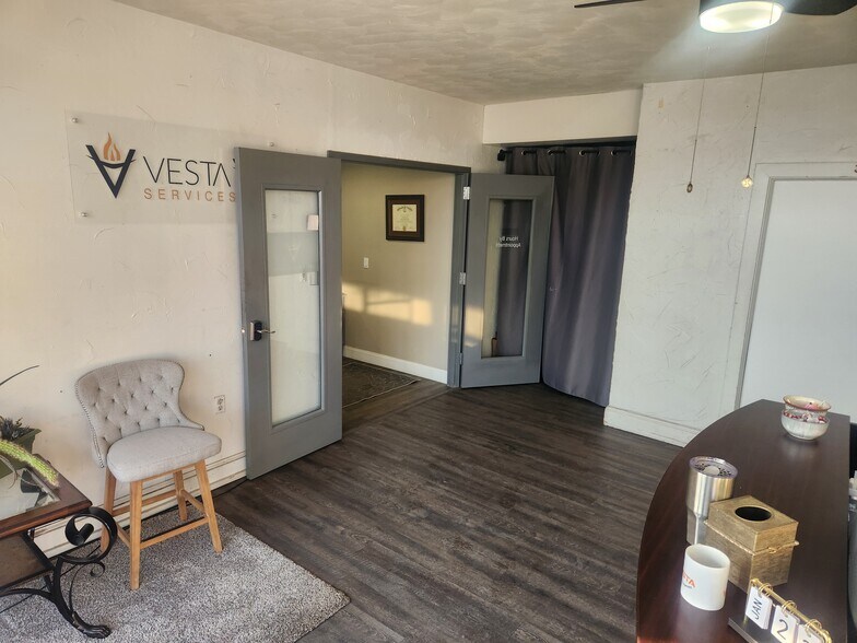 More Photos Of 20-40 E 8th St, Front Royal Flex For Sale