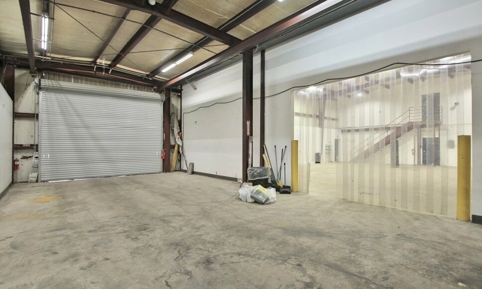 More Photos Of 4303 Southerland Rd, Houston Warehouse For Sale
