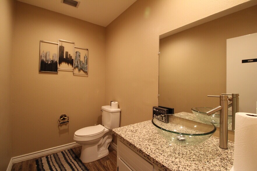 More Photos Of 1221 W University Blvd, Odessa Medical For Sale