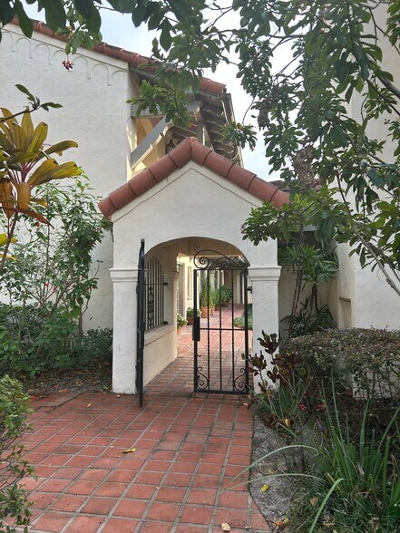 More Photos Of 2180 N Park Ave, Winter Park Loft Creative Space For Sale